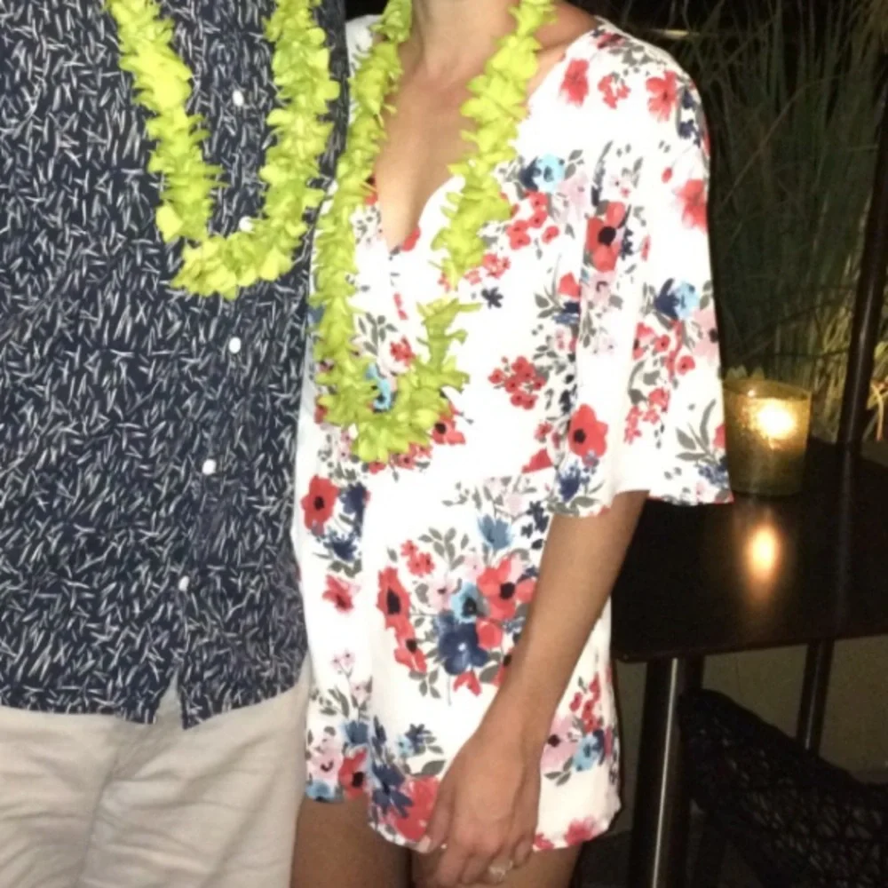 Cupcakes and Cashmere white floral short romper - Picture 3 of 3